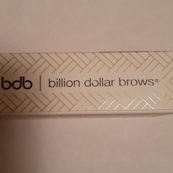 Beautiful brows - Picture 4 of 4